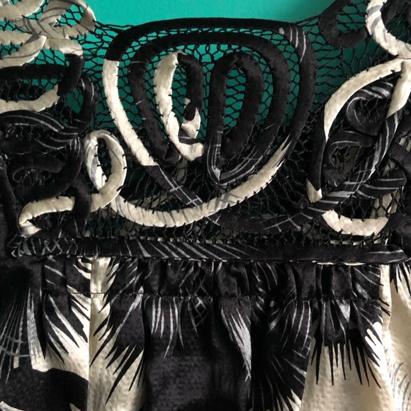 Leifsdottir 100% silk embroidered cap sleeve top - Picture 3 of 7